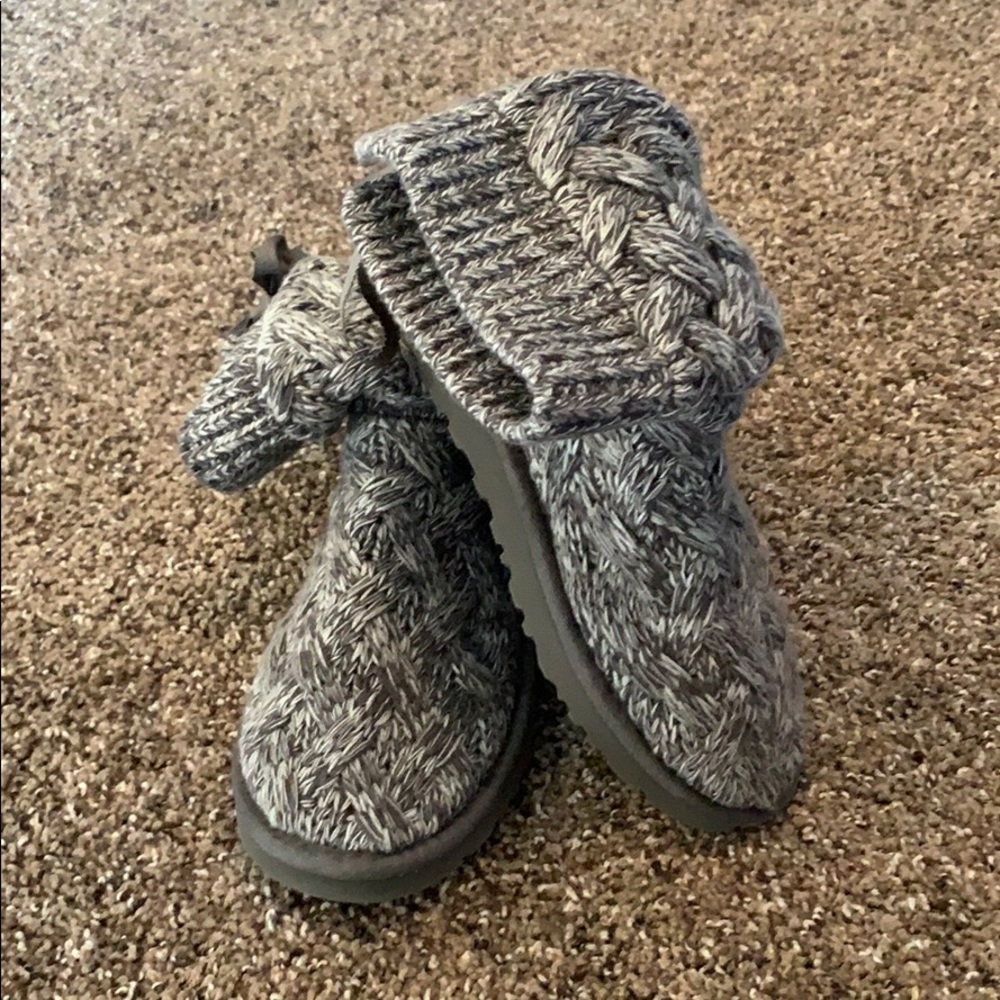 Grey knit ugg boots